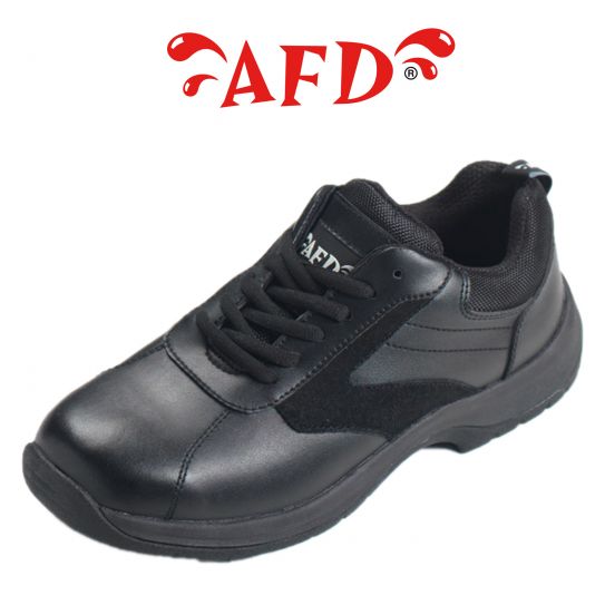 black trainer shoes